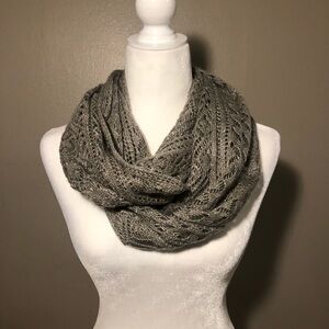 𝅺CHARLIE Paige infinity scarf gray with a shimmer